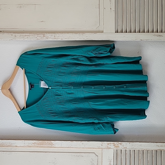 New Torrid CRINKLE GAUZE SMOCKED BUTTON FRONT TOP Size 4 - Picture 4 of 12